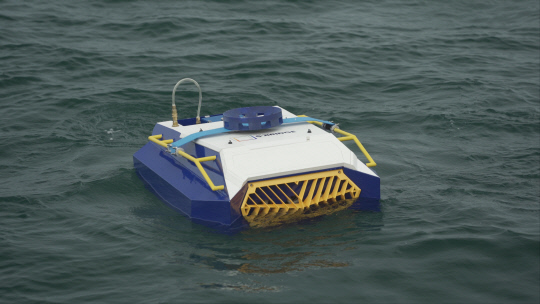 SK이노베이션이 투자한 스타트업 쉐코의 유회수기 방제로봇 '아크-M' 주행 사진. SK이노베이션 제공.